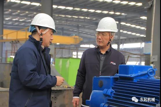 河南工業(yè)大學(xué)機(jī)電工程學(xué)院院長(zhǎng)、碩士研究生導(dǎo)師惠延波教授等一行蒞臨東起集團(tuán)參觀考察